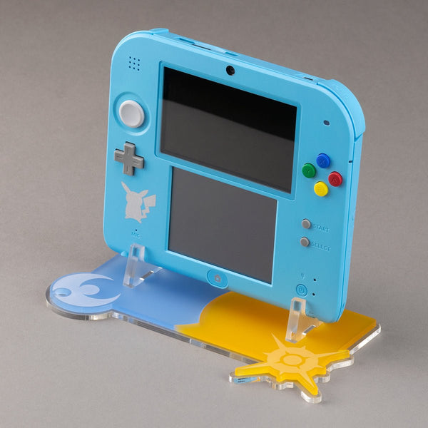 Acrylic display stand for Nintendo 2DS console - Sun and Moon edition | Rose Colored