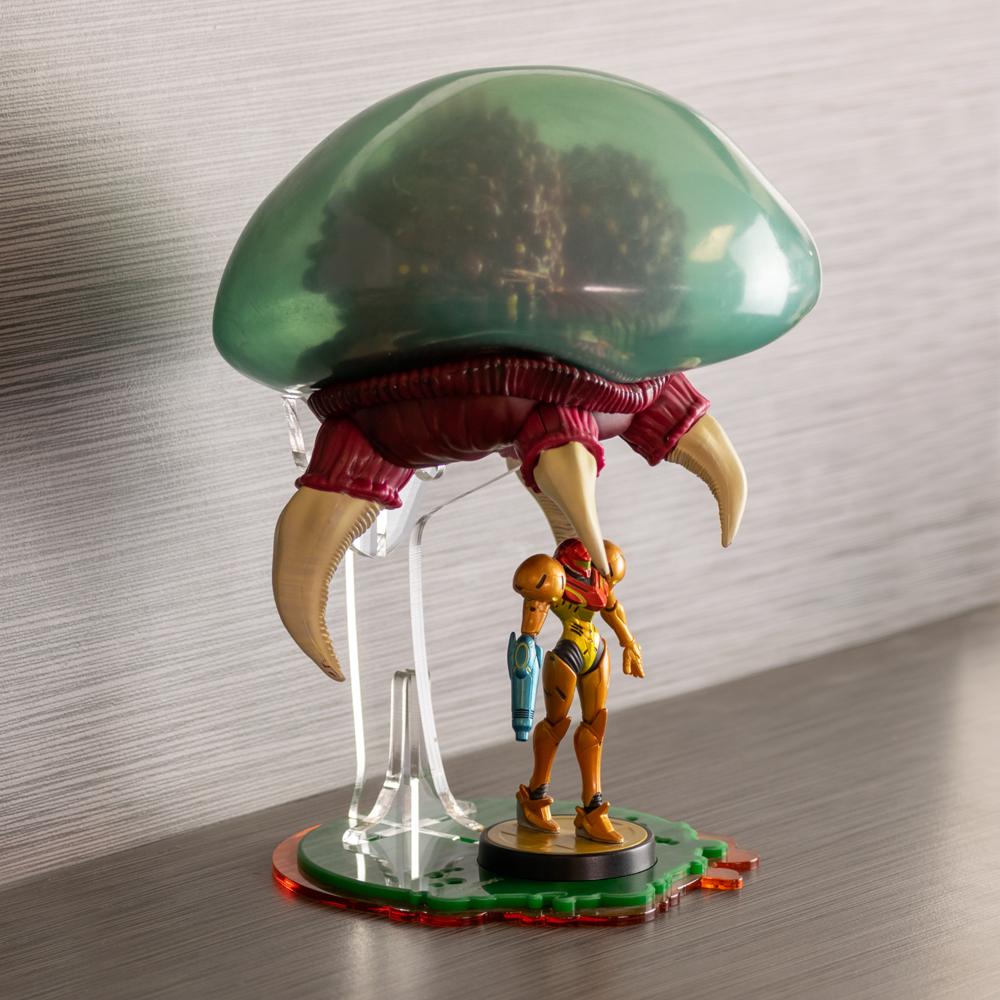 Display stand for Mother & Child Samus & Metroid Amiibo - Clear Orange & Green | Rose Colored Gaming