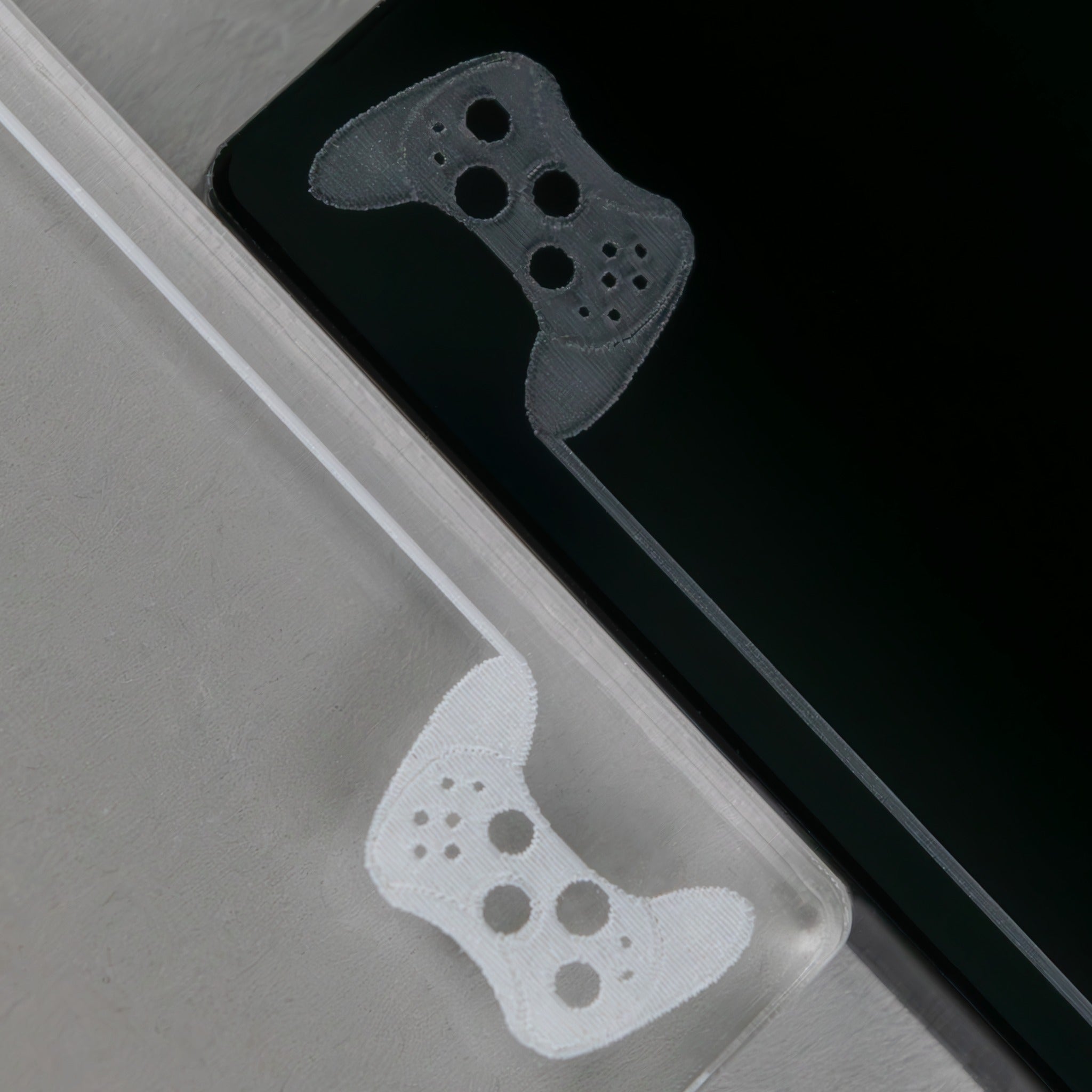 Display stand for original Xbox S controller OG - Crystal Black | Rose Colored Gaming