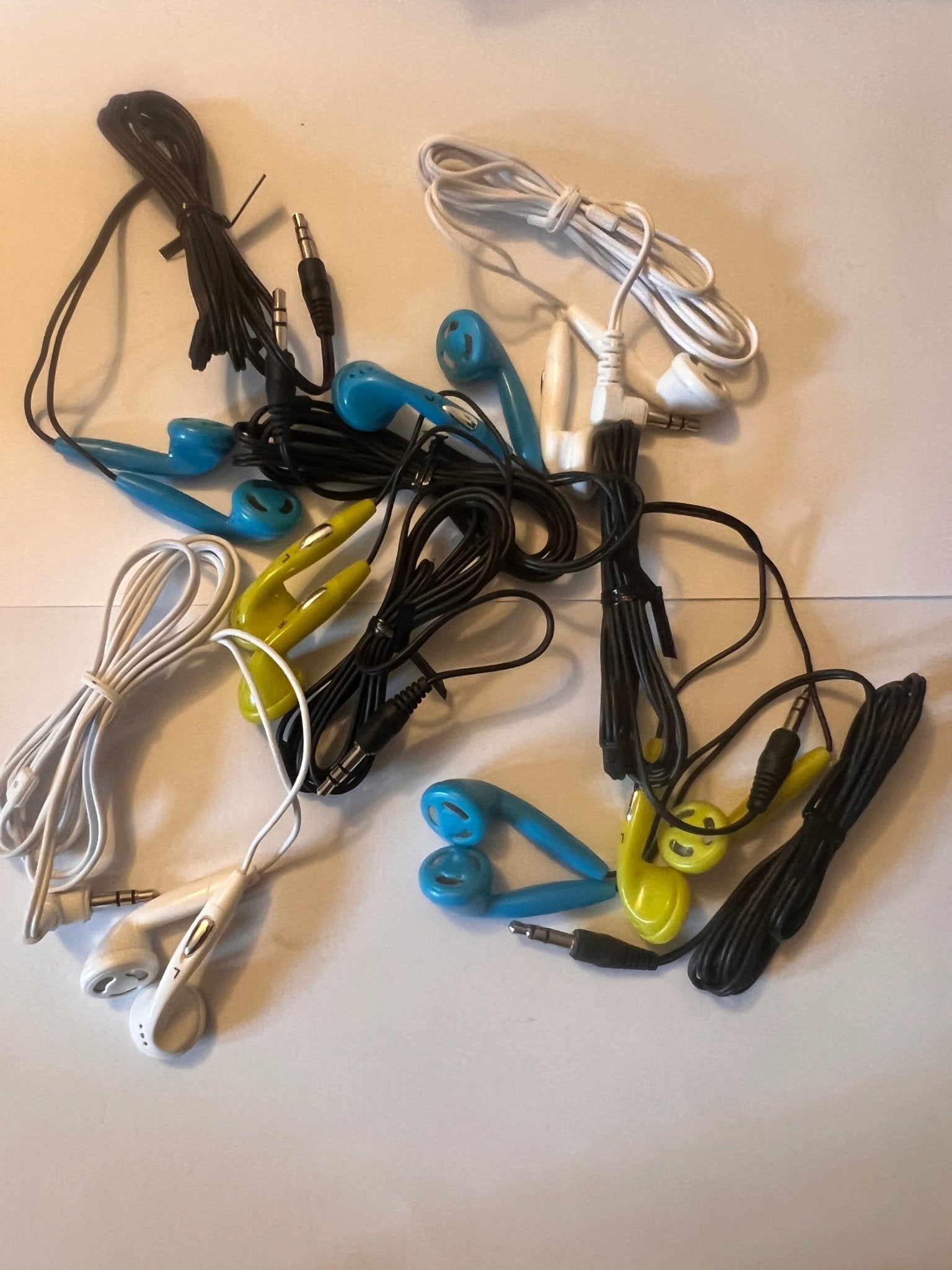 Retro style simple headphones clearance lot | ZedLabz - 1