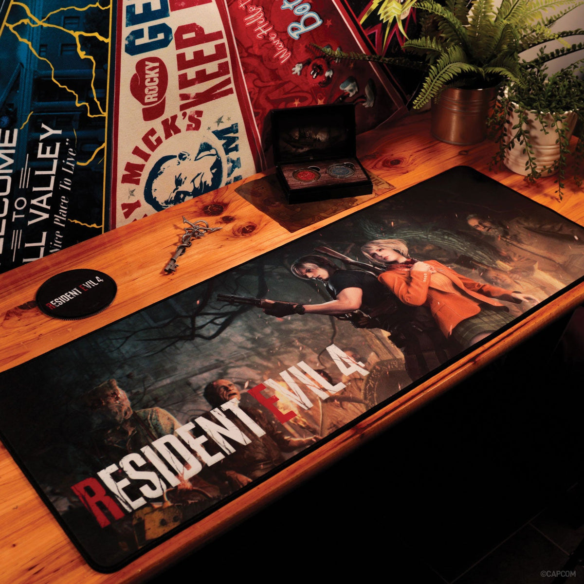 Resident Evil 4 XL Desk Pad & Coaster Set | Fanattik
