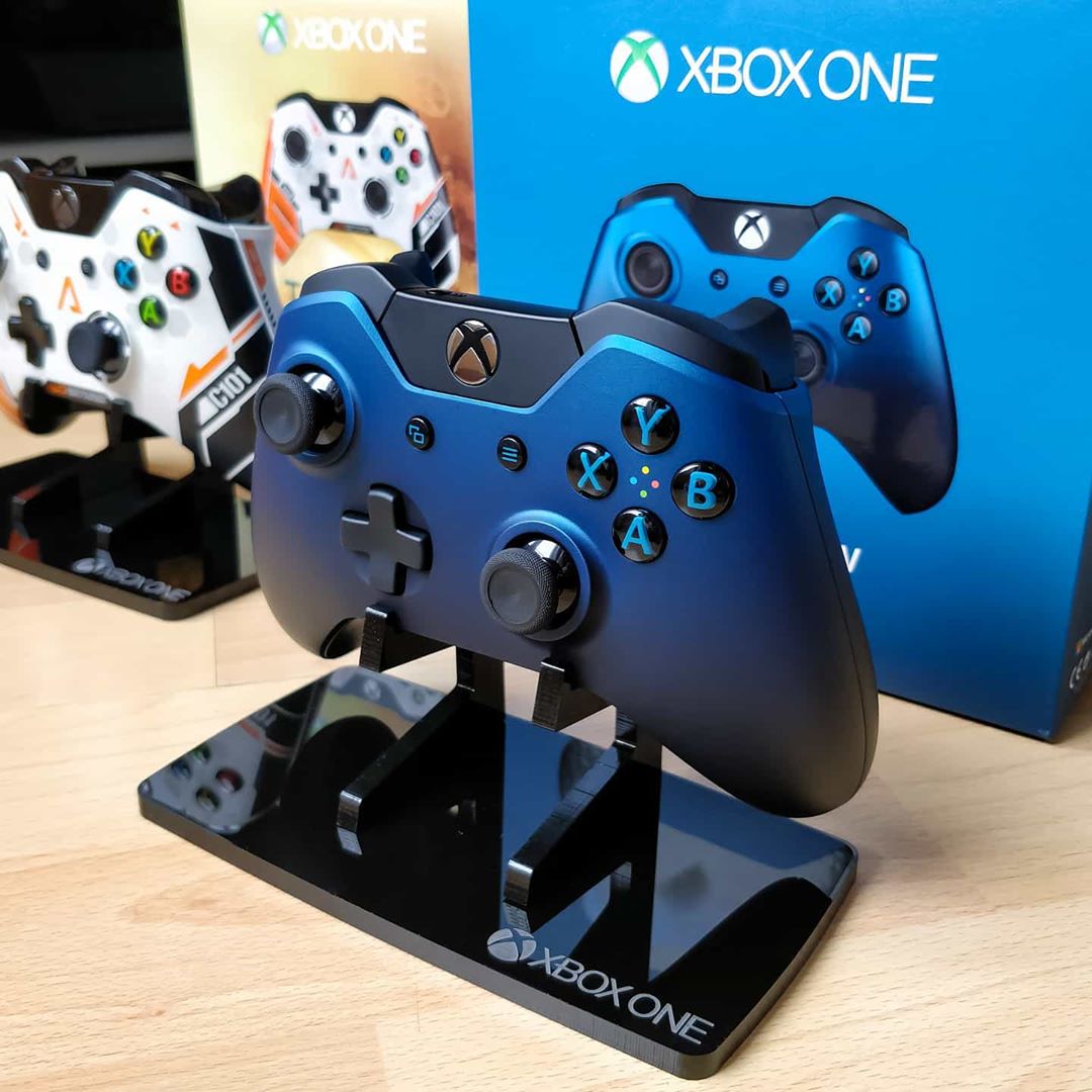 Display stand for Microsoft Xbox One Controller - Crystal Black | Rose Colored Gaming - 4