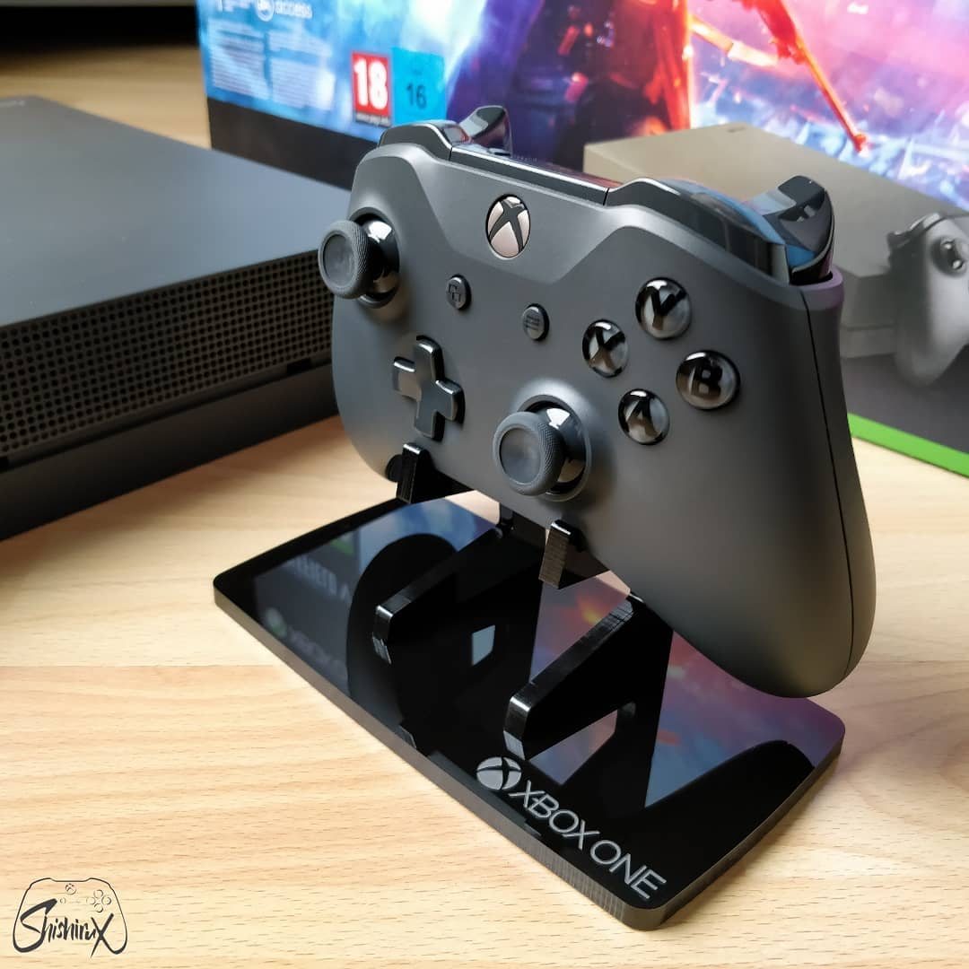 Display stand for Microsoft Xbox One Controller - Crystal Black | Rose Colored Gaming - 3
