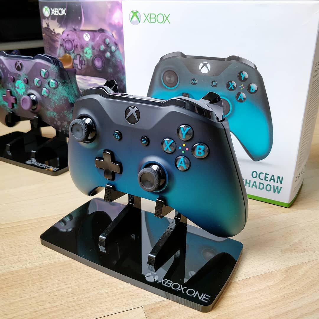 Display stand for Microsoft Xbox One Controller - Crystal Black | Rose Colored Gaming - 5