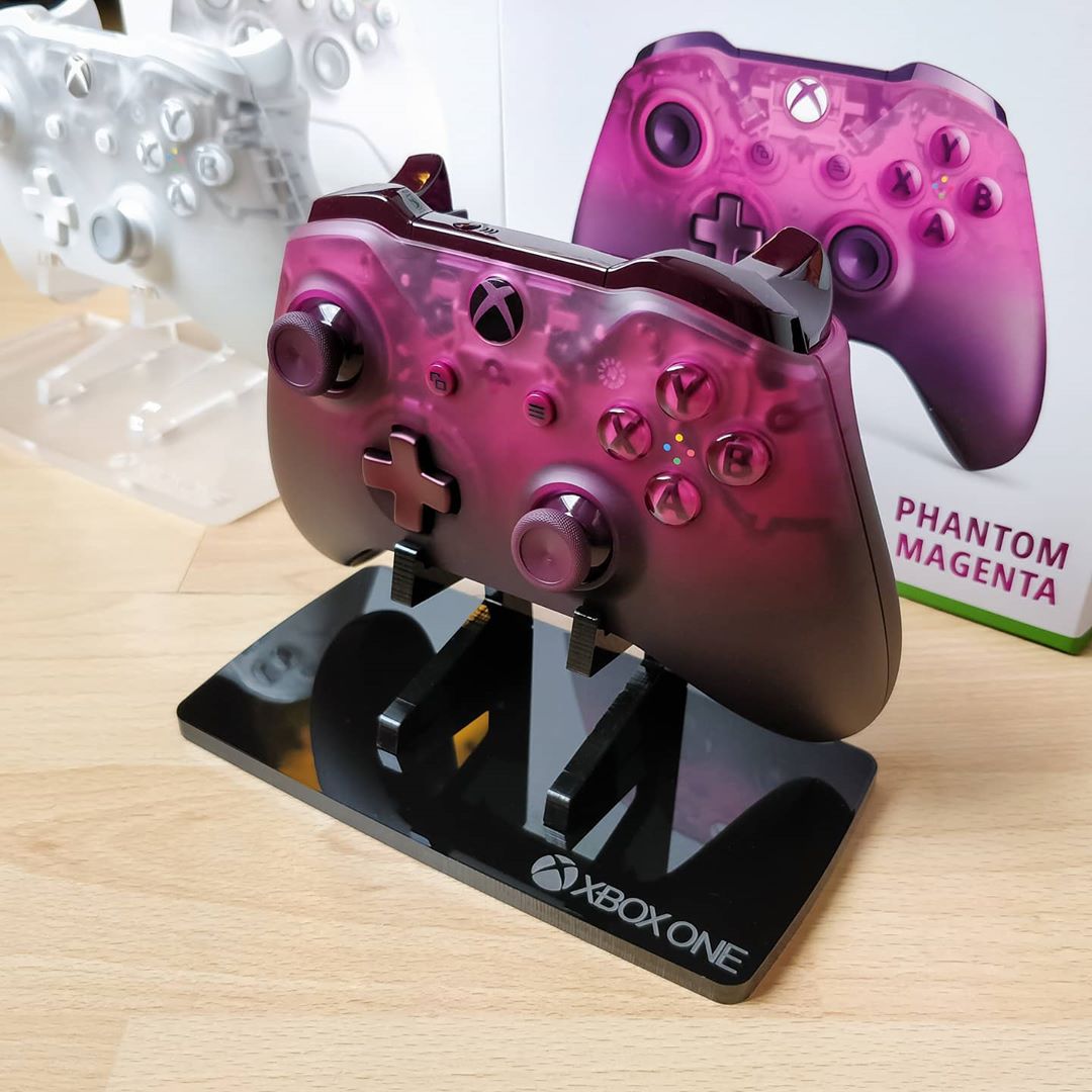 Display stand for Microsoft Xbox One Controller - Crystal Black | Rose Colored Gaming - 6