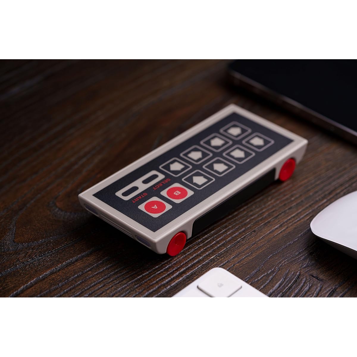 N30 wireless mobile charger 15W for iPhone & Android - NES style | 8BitDo