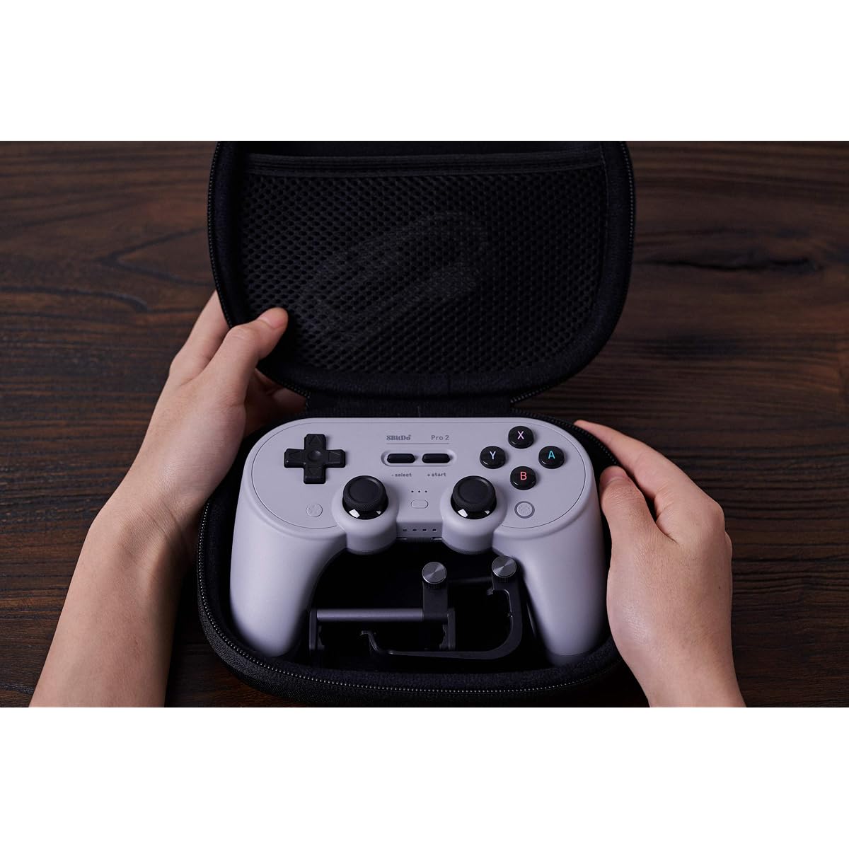 Travel case for 8BitDo Pro 2 & Pro 3 controllers | 8BitDo