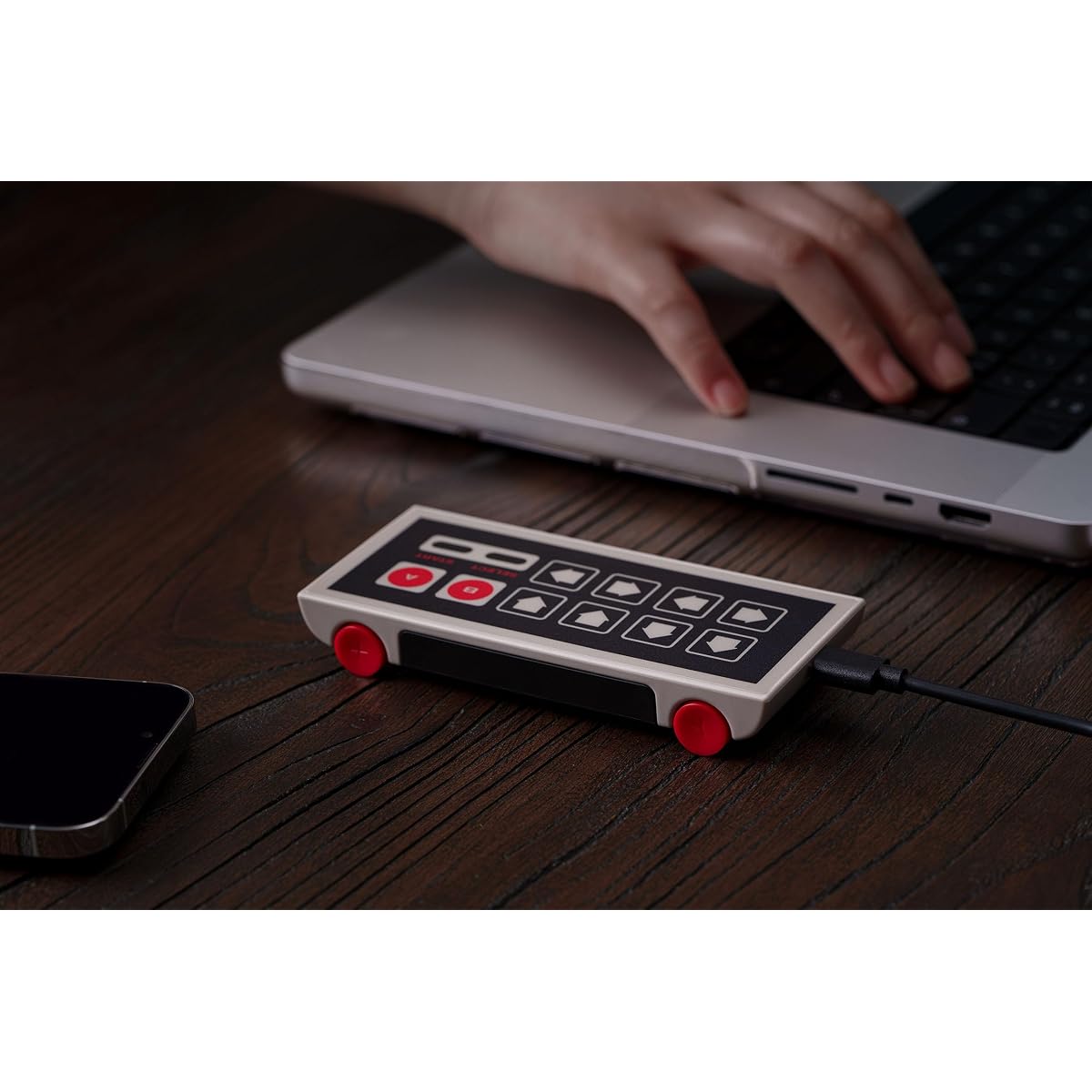 N30 wireless mobile charger 15W for iPhone & Android - NES style | 8BitDo
